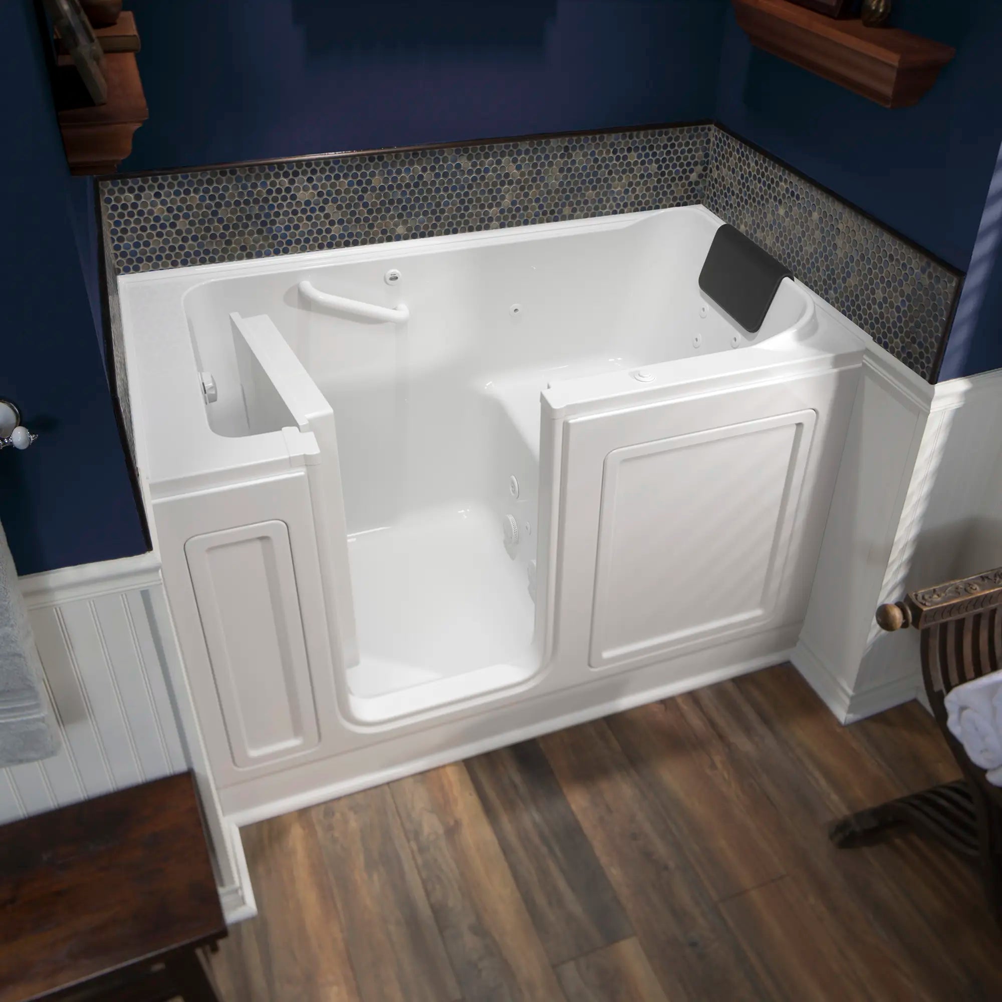 Acrylic Luxury Series 32 x 60 -Inch Walk-in Tub With Whirlpool System - Left-Hand Drain // WHITE // 167424_3260_215_WLW_2017_sq_0_CDNwebp.webp