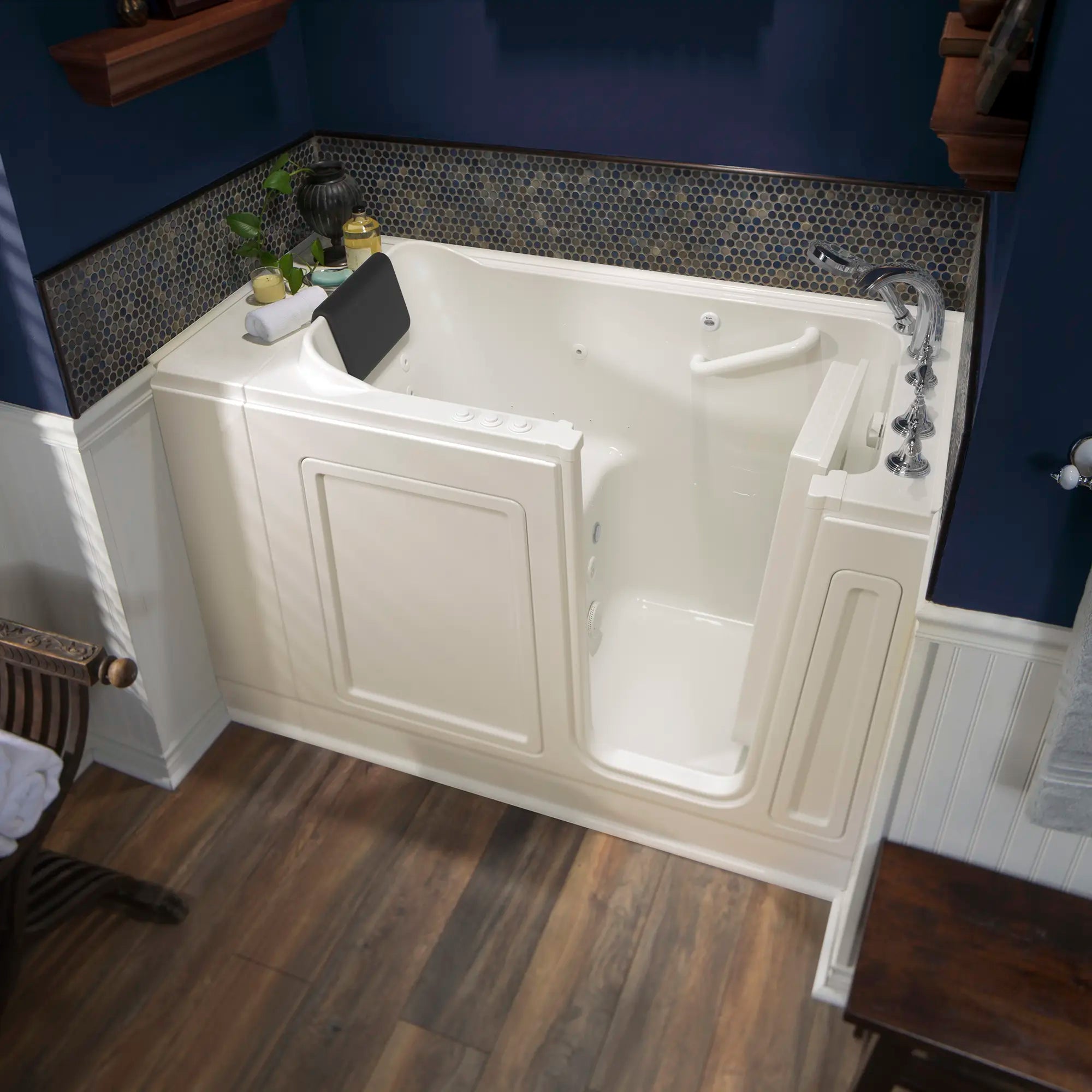 Acrylic Luxury Series 28 x 48-Inch Walk-in Tub With Combination Air Spa and Whirlpool Systems - Right-Hand Drain With Faucet // LINEN // 170360_2848_119_CRL_ST4828_RDBC_2017_sq_0_CDNwebp.webp