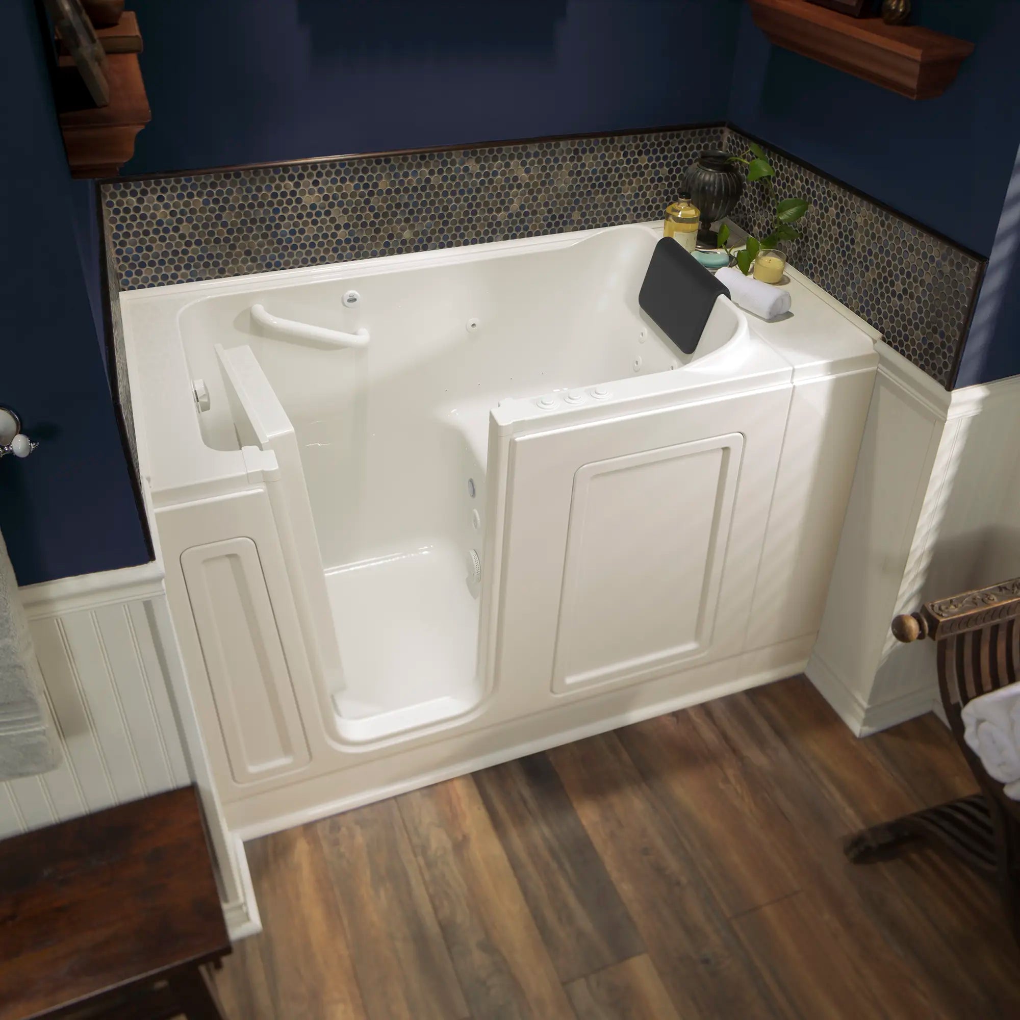 Acrylic Luxury Series 30 x 51 -Inch Walk-in Tub With Combination Air Spa and Whirlpool Systems - Left-Hand Drain // LINEN // 170369_3051_115_CLL_2017_sq_0_CDNwebp.webp