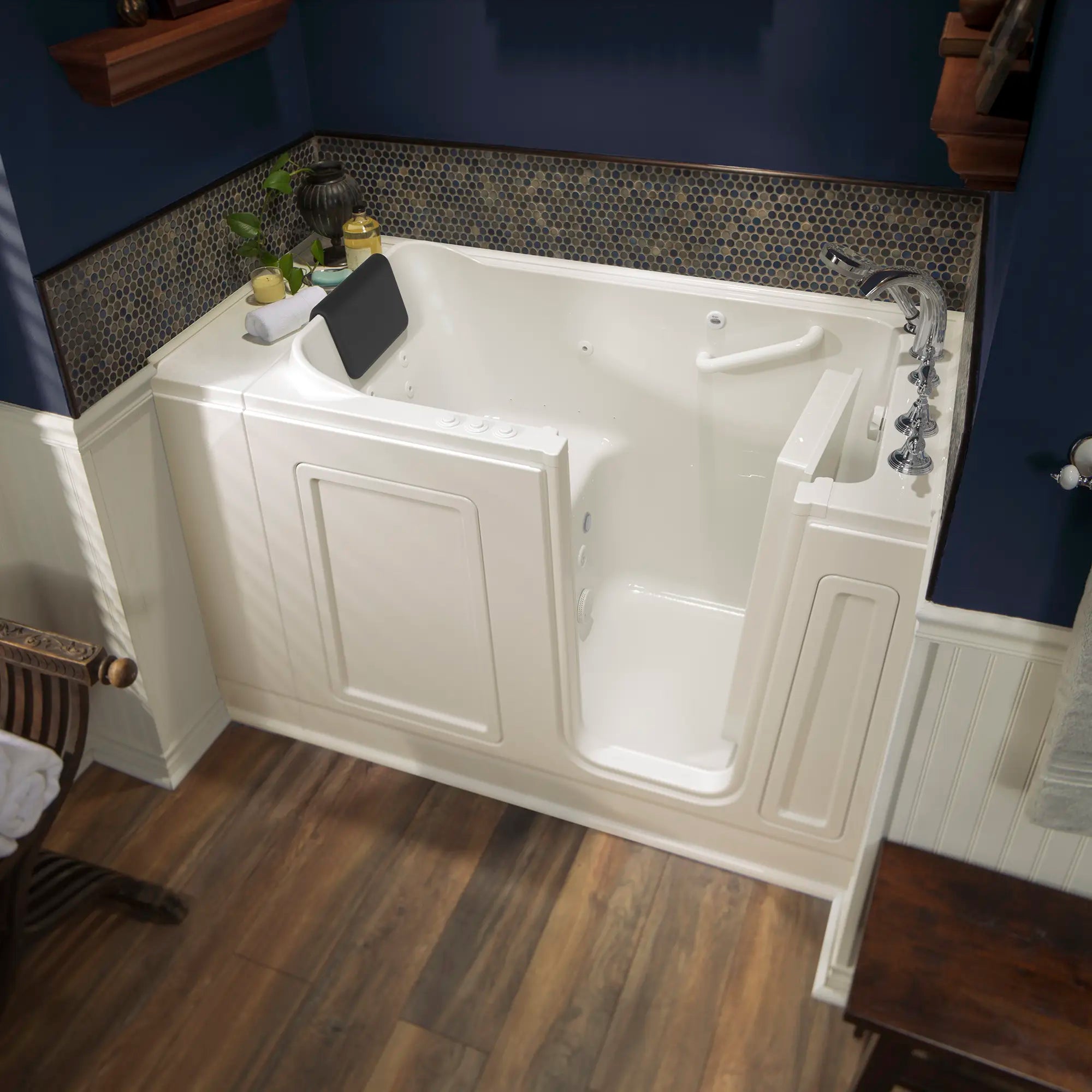 Acrylic Luxury Series 30 x 51 -Inch Walk-in Tub With Combination Air Spa and Whirlpool Systems - Right-Hand Drain With Faucet // LINEN // 170387_3051_119_CRL_ST5130_RDBC_2017_sq_0_CDNwebp.webp