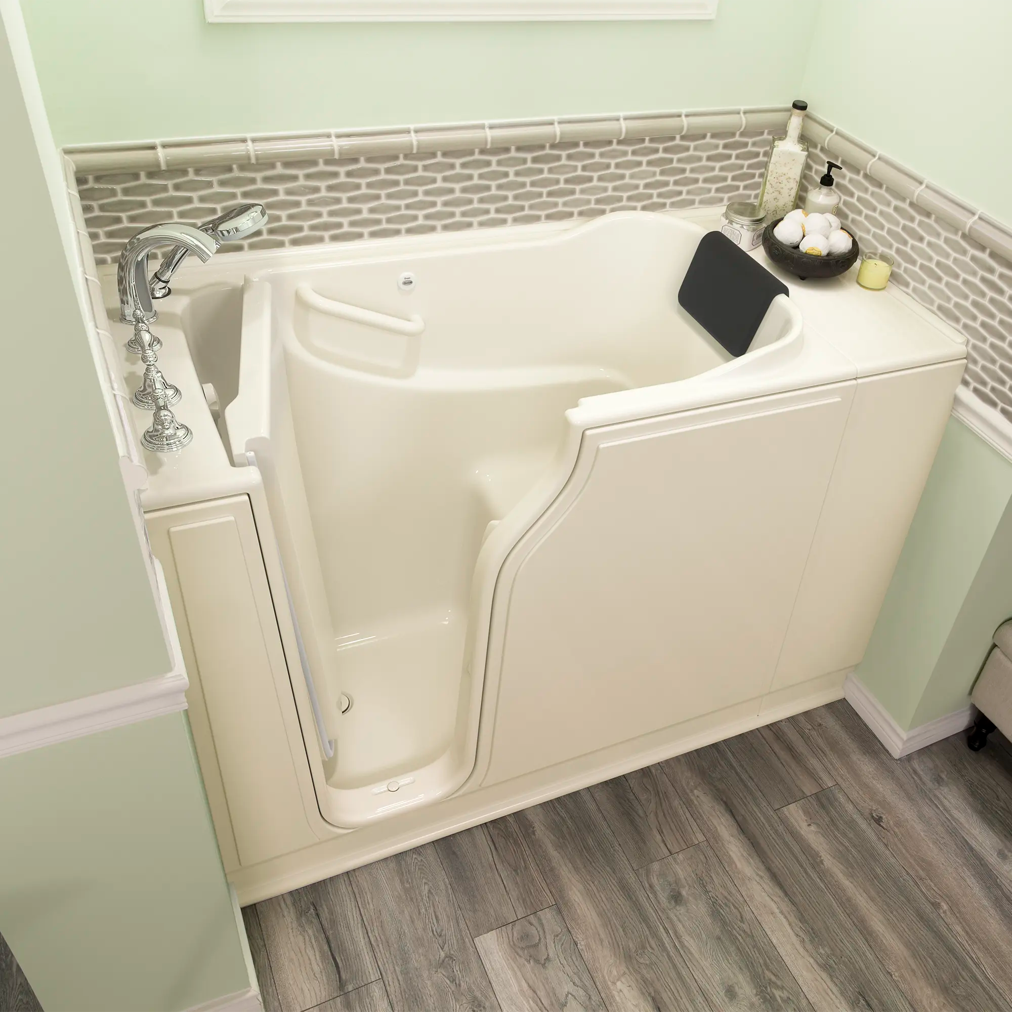 Gelcoat Premium Series 30 x 52 -Inch Walk-in Tub With Soaker System - Left-Hand Drain With Faucet // LINEN // 170413_3052_109_SLL_SS5230_LSBC_2017_sq_0_CDNwebp.webp