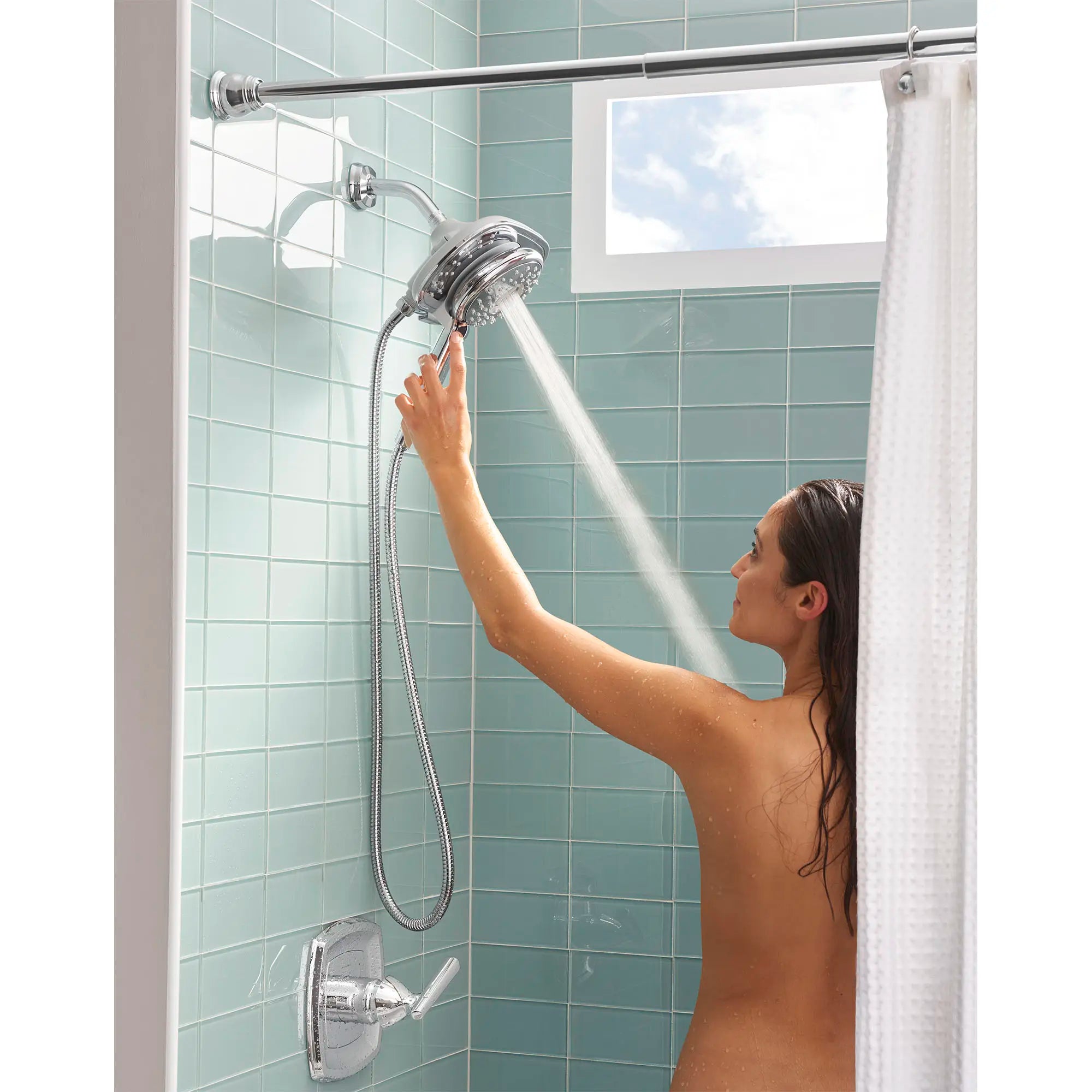 Spectra® Duo 2-in-1 Hand Shower 2.5 gpm/9.5 L/min // POLISHED CHROME // 173862_9035254002_Talent5_0_CDNwebp.webp