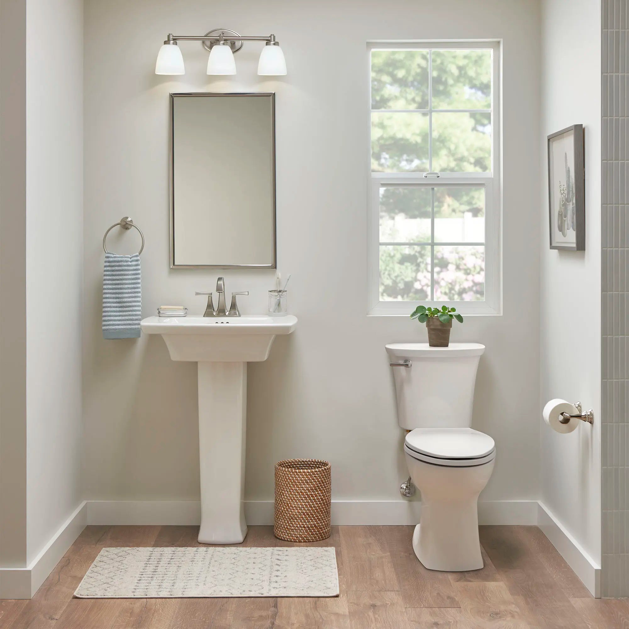 Edgemere Pedestal Leg // WHITE // 174271_B-7612207.295_204AA104.020_0445004.020_0039000.020_0_CDNwebp.webp