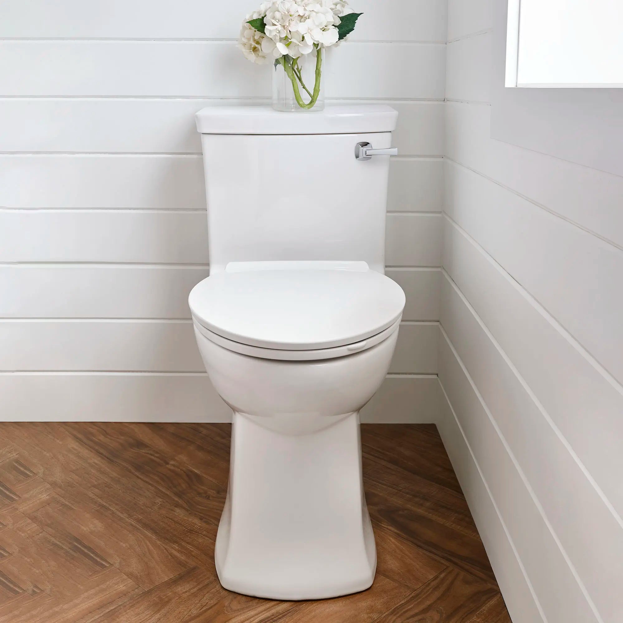 Townsend® VorMax® One-Piece 1.28 gpf/4.8 Lpf Chair Height Right-Hand Trip Lever Elongated Toilet With Seat // RIGHT / WHITE // 174490_B-2922A105020_2_0_CDNwebp.webp