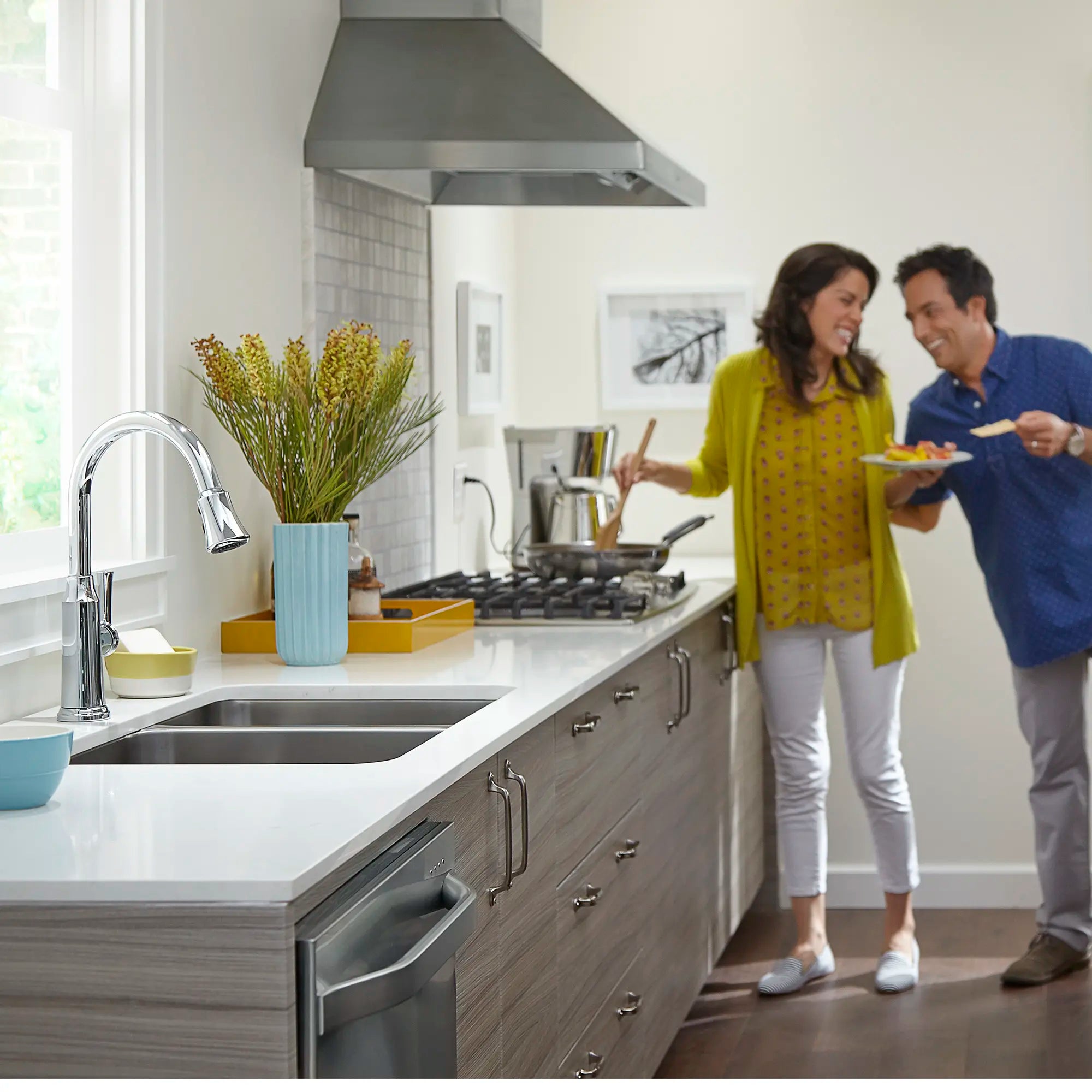 Portsmouth® Single-Handle Pull-Down Dual-Spray Kitchen Faucet 1.8 gpm/6.8 L/min // POLISHED CHROME // 32933_L_4285300002_2_0_CDNwebp.webp