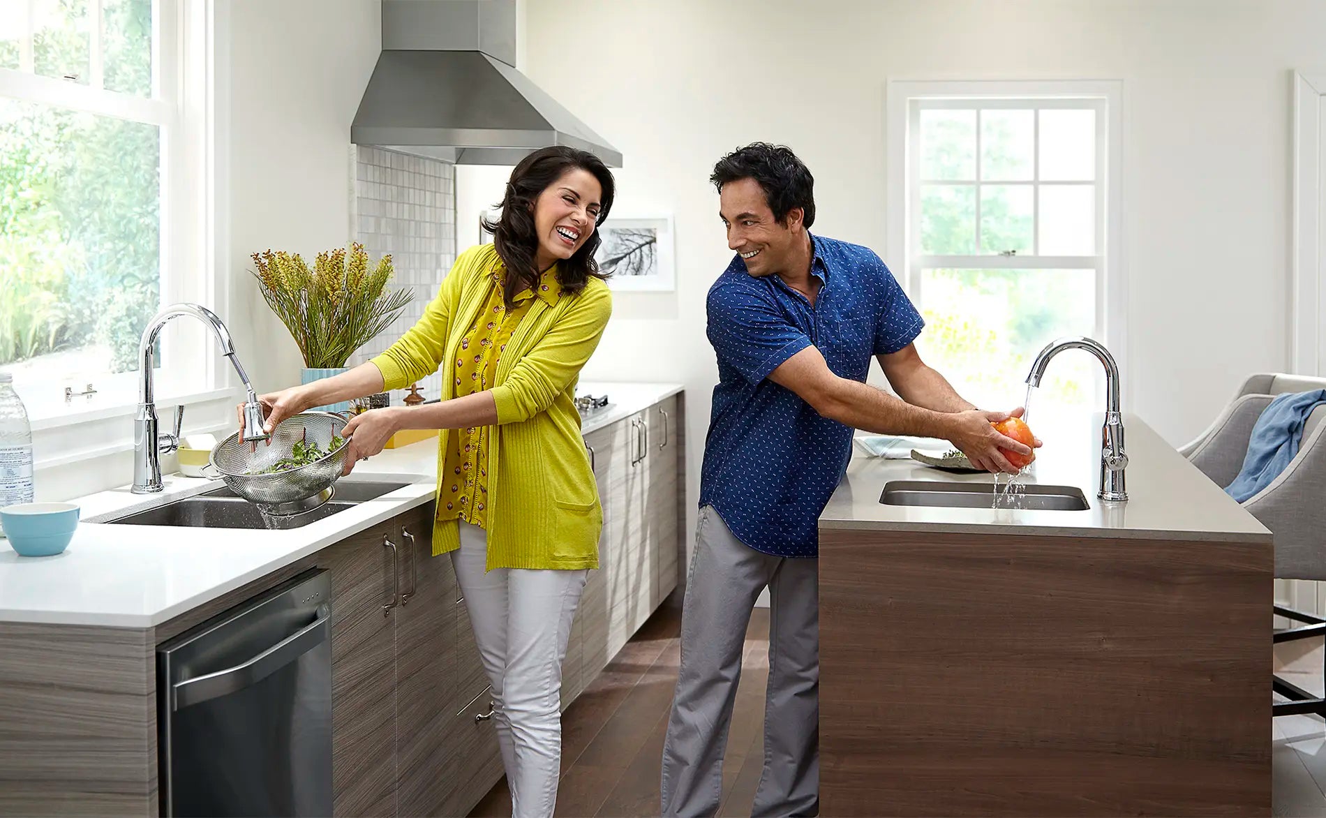 Portsmouth® Single-Handle Pull-Down Dual-Spray Kitchen Faucet 1.8 gpm/6.8 L/min // POLISHED CHROME // 32938_L_4285300002_3_0_CDNwebp.webp