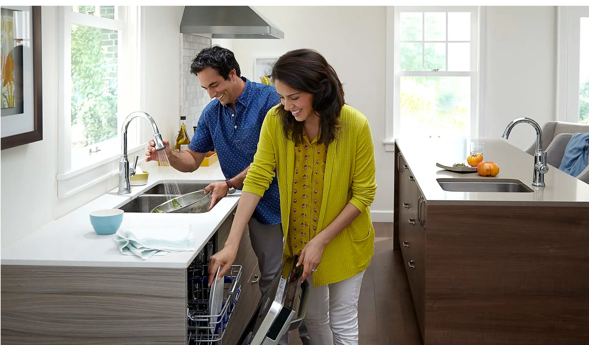 Portsmouth® Single-Handle Pull-Down Dual-Spray Kitchen Faucet 1.8 gpm/6.8 L/min // POLISHED CHROME // 32939_L_4285300002_0_CDNwebp.webp