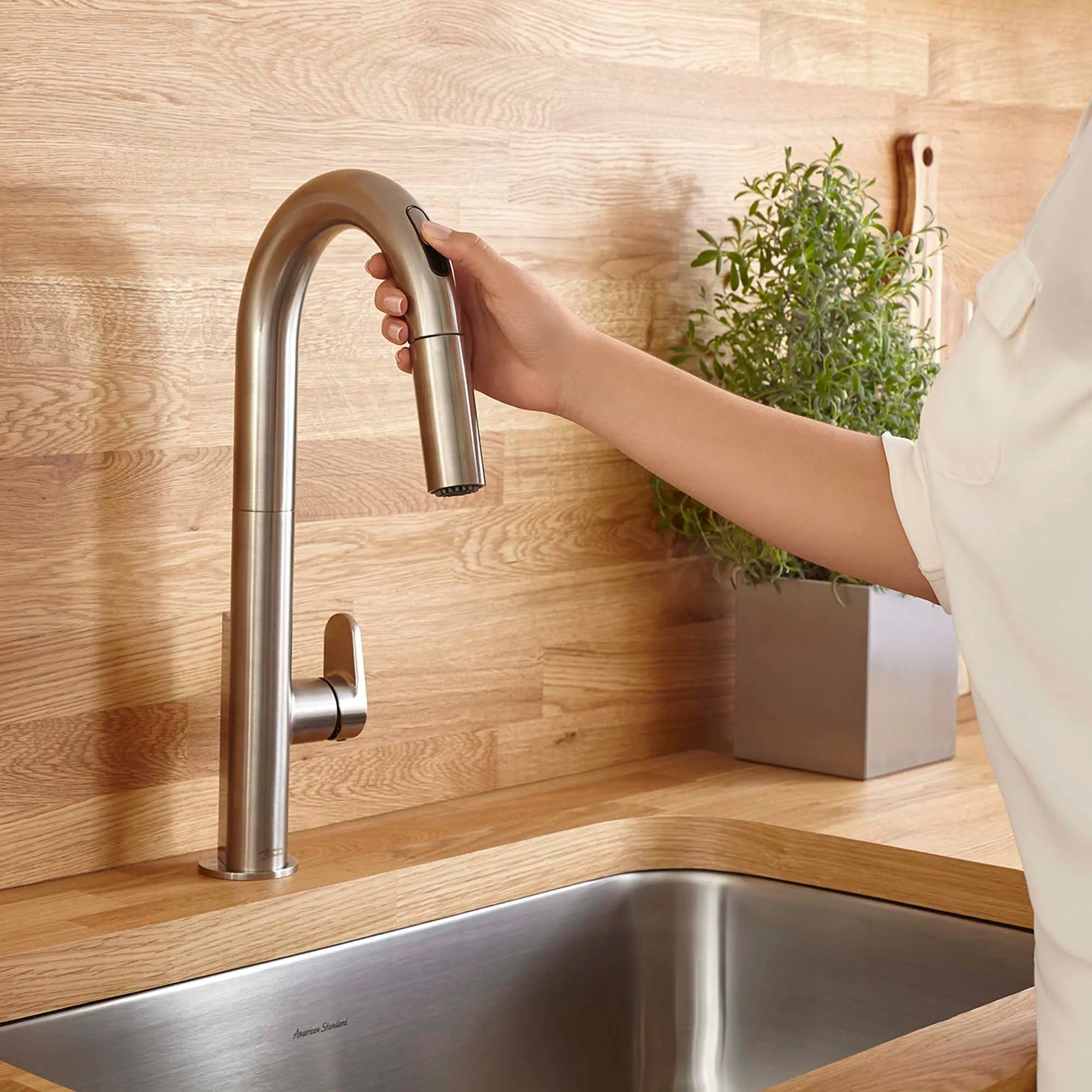 Beale® Touchless Single-Handle Pull-Down Dual Spray Kitchen Faucet 1.5 gpm/5.7 L/min // STAINLESS STEEL // 33084_L-4931380075_02_0_CDNwebp.webp