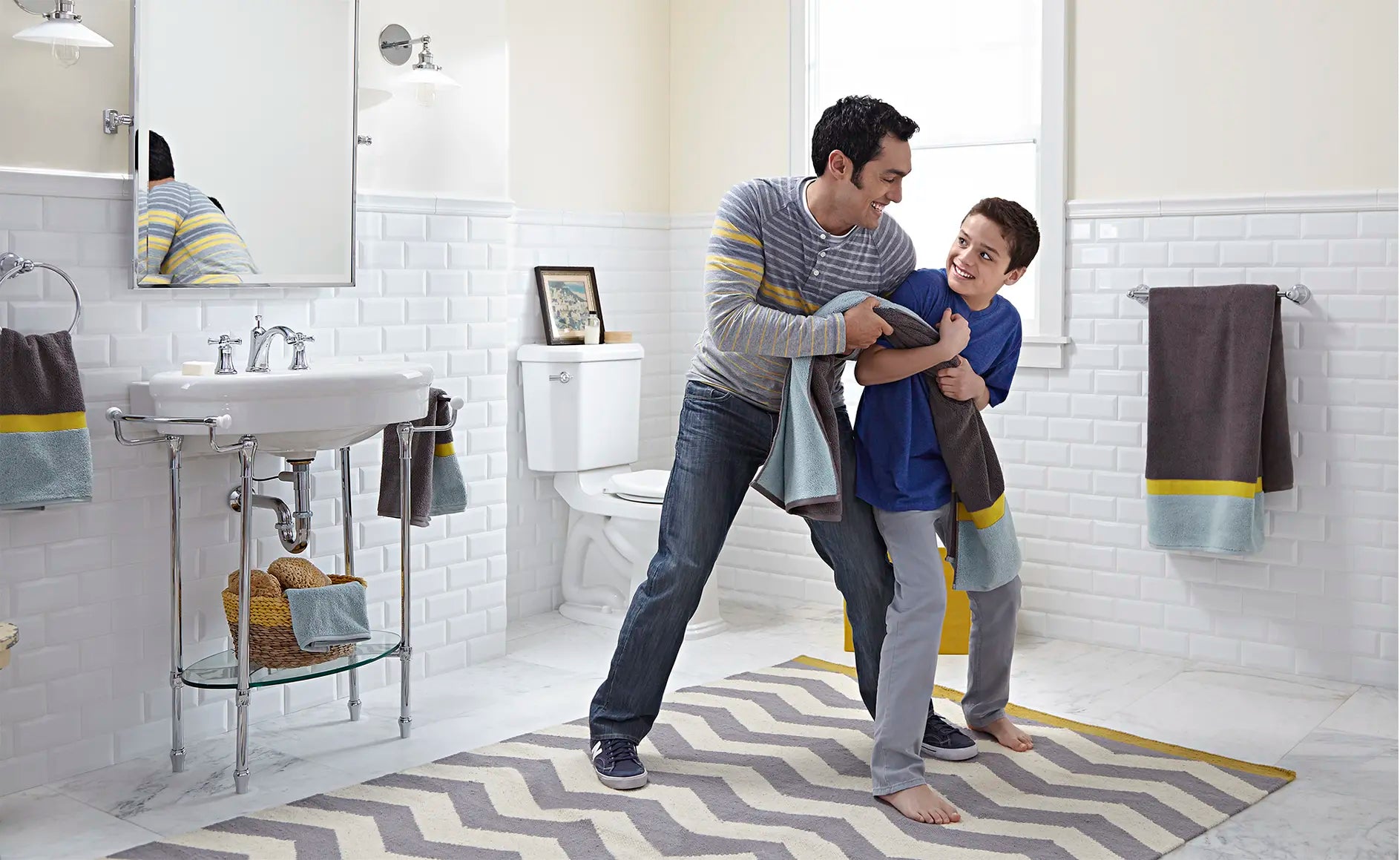 Standard 27-in. Oval Pedestal Sink Top 8-in. Centers // WHITE // 33166_lfs_0283008020_4_0_CDNwebp.webp