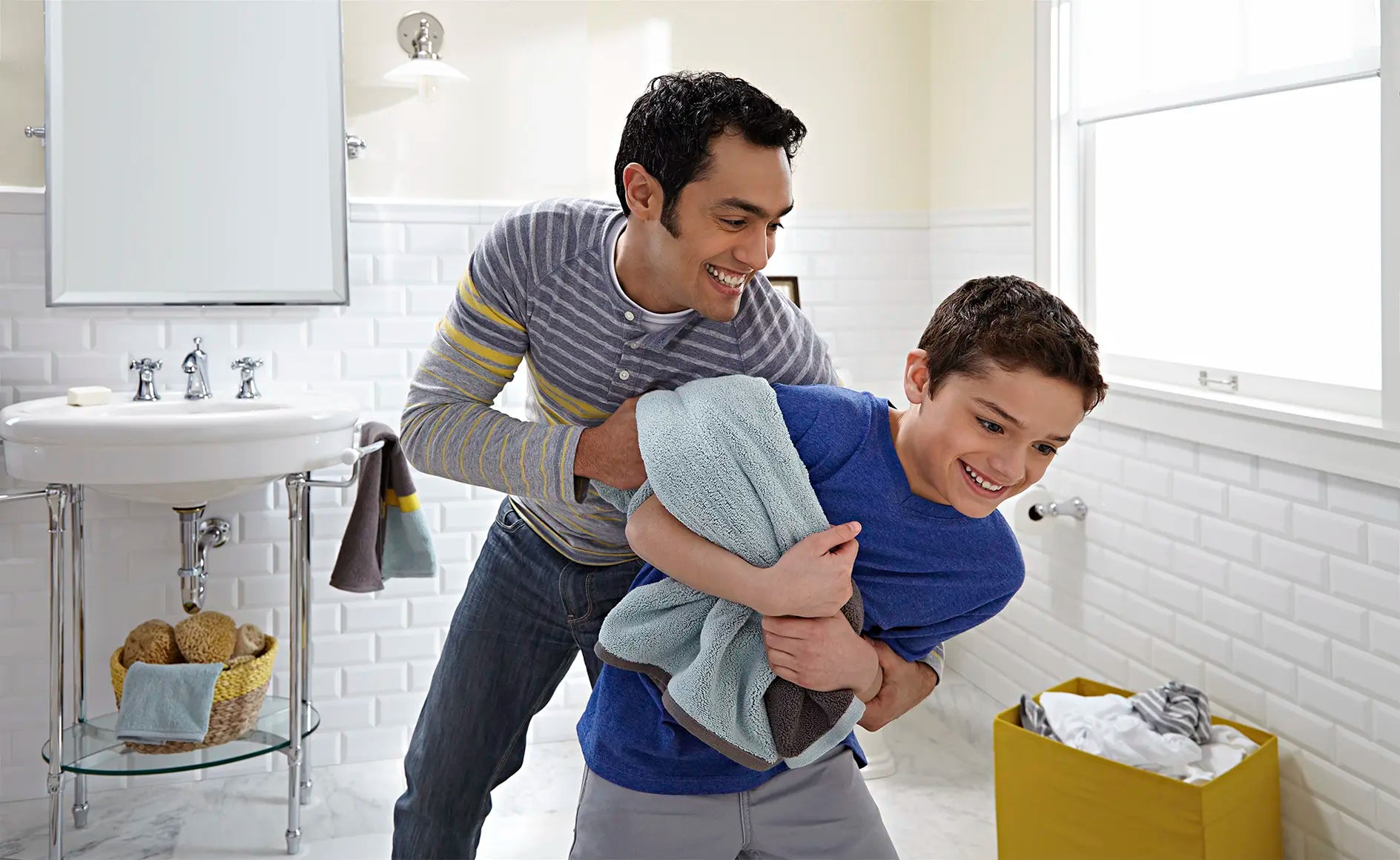 Standard 27-in. Oval Pedestal Sink Top 8-in. Centers // WHITE // 33170_lfs_0283008020_5_0_CDNwebp.webp