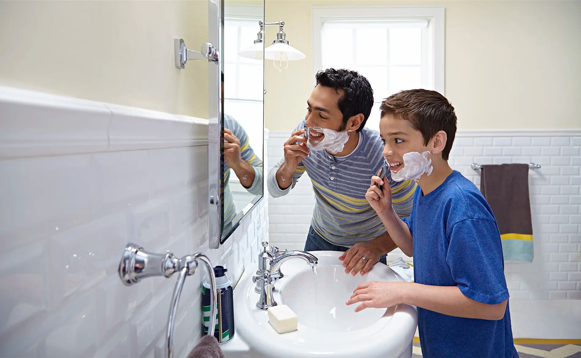 Standard 27-in. Oval Pedestal Sink Top 8-in. Centers // WHITE // 33173_lfs_0283008020_0_CDNwebp.webp