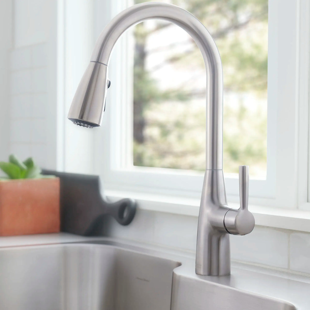 Hillsdale Single-Handle Pull-Down Dual Spray Kitchen Faucet // STAINLESS STEEL // 37513_B-7617300.075_20SB.332211B.075_2_0_CDNwebp_9ce60336-ed53-4e9f-8eae-d7951cb815a6.webp