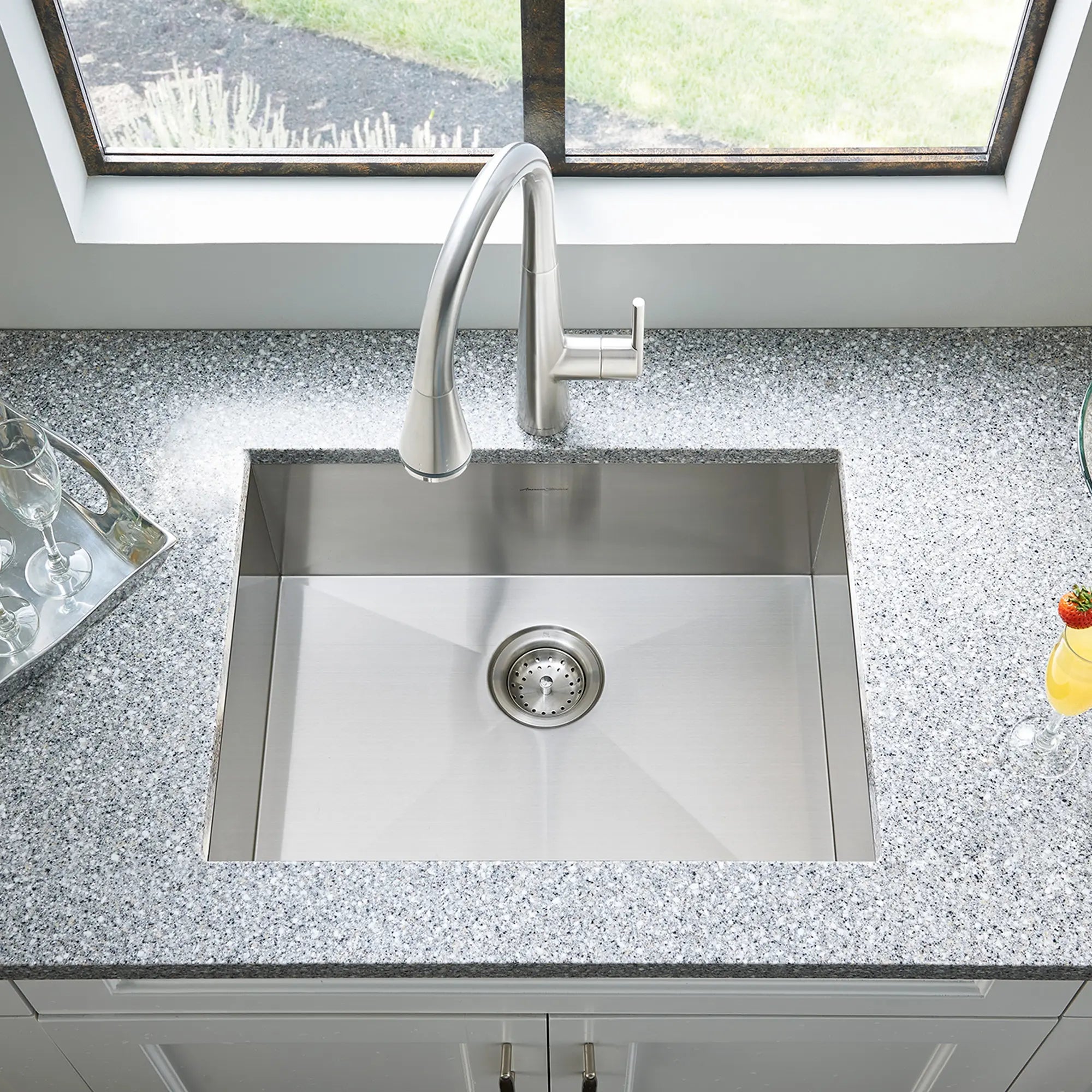 Edgewater® 25 x 22-Inch Stainless Steel 1-Hole Undermount Single-Bowl Kitchen Sink // STAINLESS STEEL // 48083_18SB9252211075_03_0_CDNwebp_23a6ba5a-d203-4a8a-94d0-b332e13266d4.webp