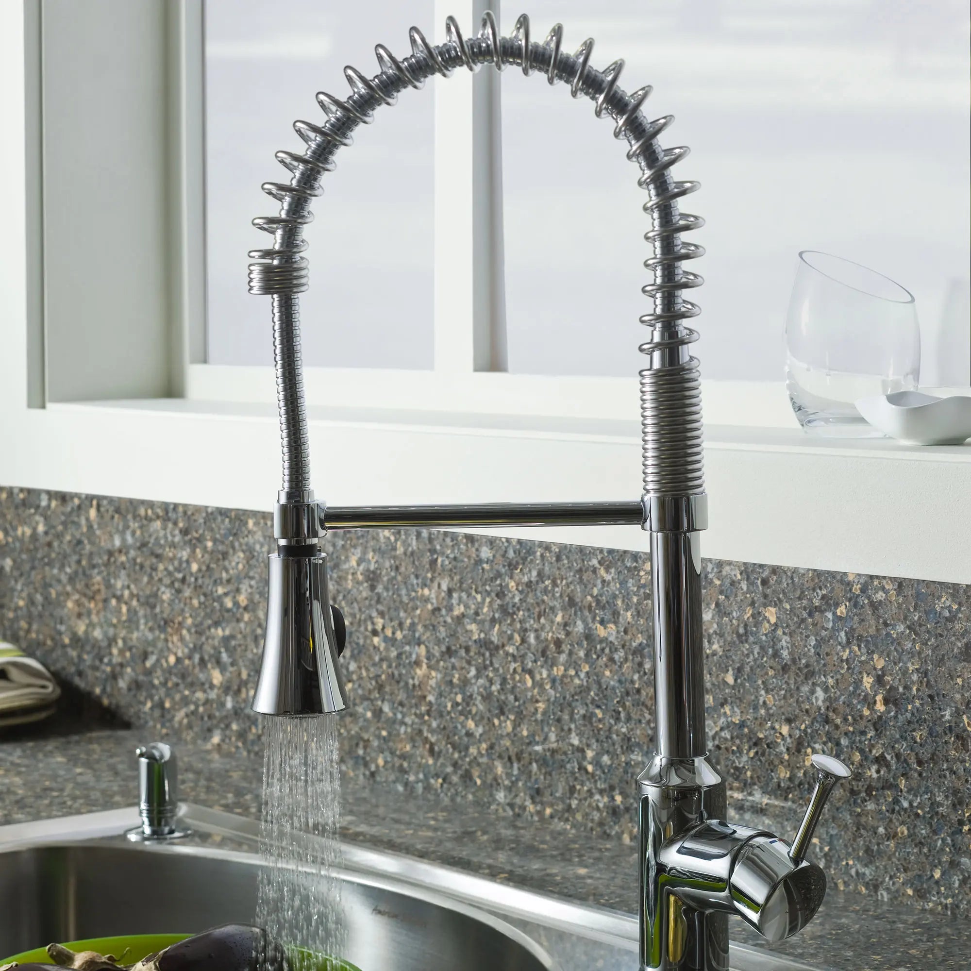 Pekoe Single-Handle Semi-Pro Dual-Spray Kitchen Faucet 2.2 gpm/8.3 L/min - Thumbnail 5