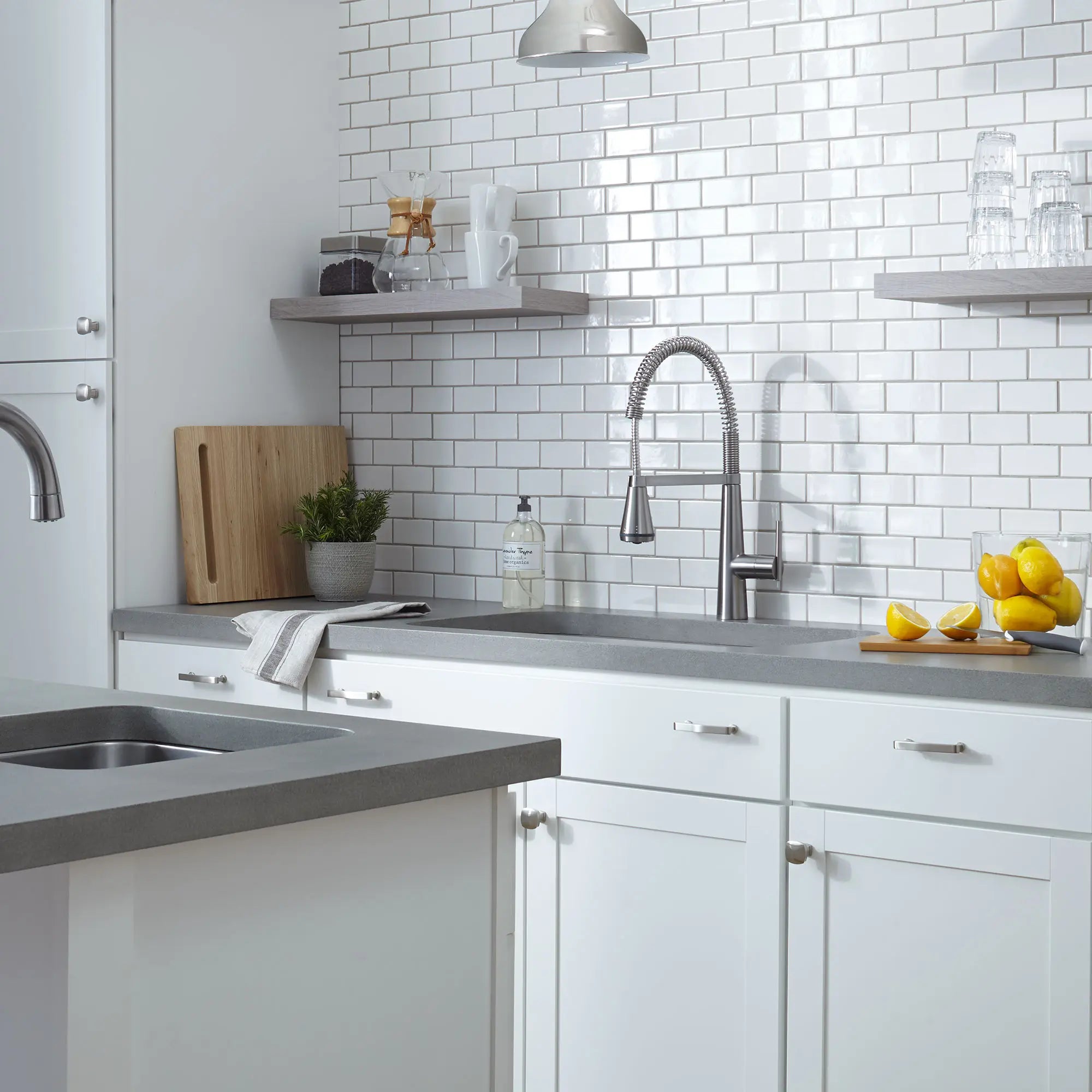 Edgewater® Single-Handle Semi-Pro Multi Spray Kitchen Faucet 1.5 gpm/5.7 L/min // STAINLESS STEEL // 66094_B_4932350075__1__CDNwebp.webp