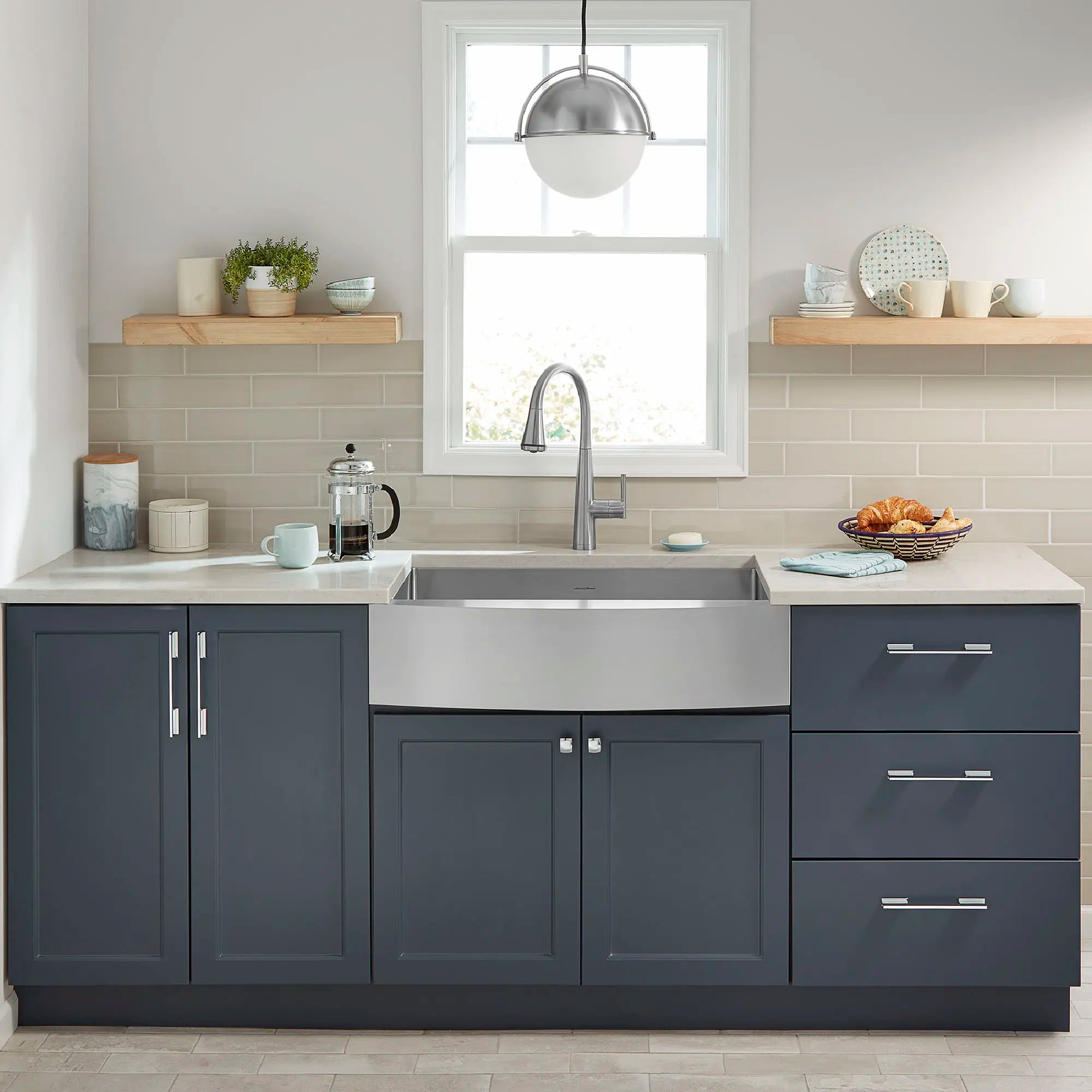 Suffolk® 33 x 22-Inch Stainless Steel Undermount Single-Bowl Apron Front/Farmhouse Residential Kitchen Sink with Grid // STAINLESS STEEL // 69450_B-18SB9332200AR075_1__CDNwebp.webp