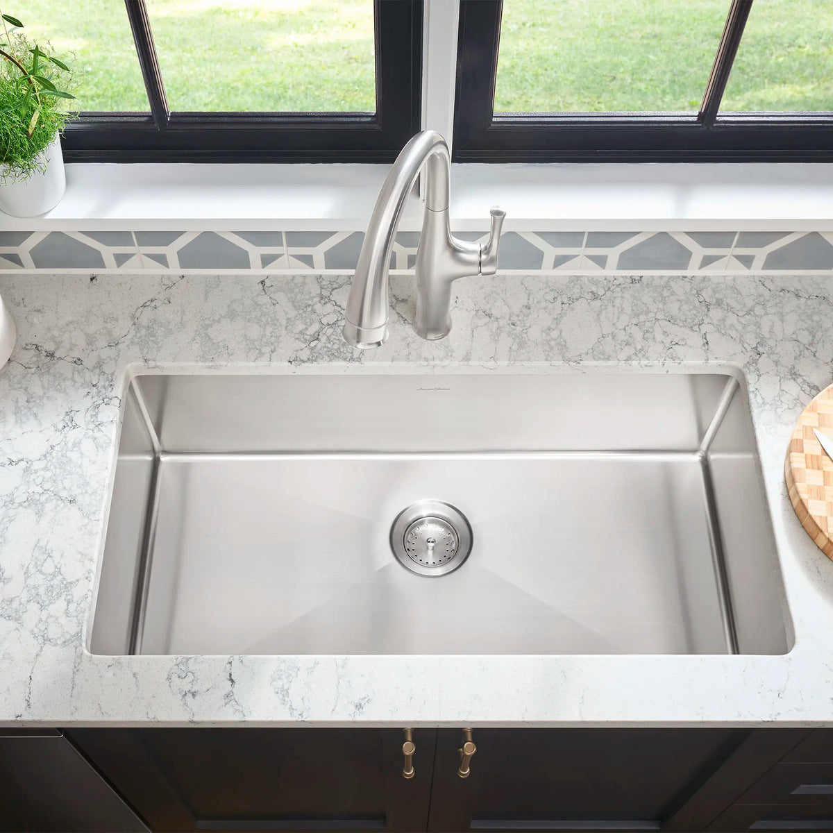 Estate Single-Handle Pull-Down Dual Spray Kitchen Faucet 1.5 gpm/5.7 L/min // STAINLESS STEEL // 74258_B-4968300075_18SB10351800075_1_CDNwebp.webp