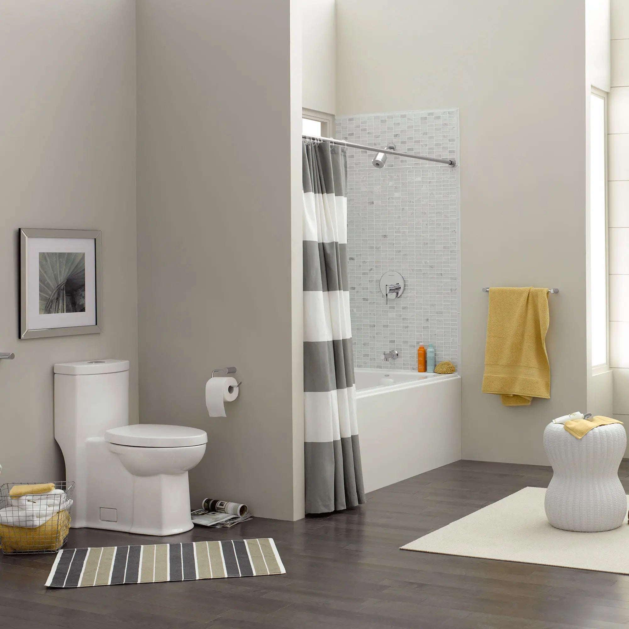 Berwick 2.0 GPM Tub and Shower Trim Kit with FloWise Showerhead and Lever Handle // POLISHED CHROME // 87234_B-T430508002_02_CDNwebp.webp